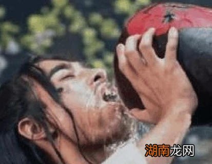 古人喜欢饮酒 古人喝的酒是啤酒还是白酒