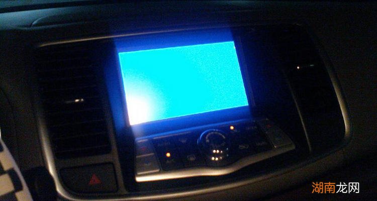倒车影像蓝屏能自己处理吗