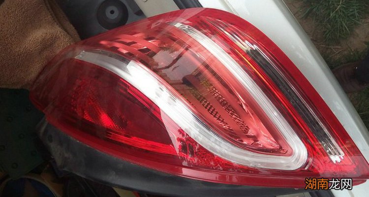 汽车刹车灯更换教程