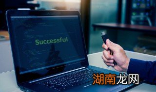 怎么把电脑用两个屏幕显示 两个屏幕用电脑怎么显示
