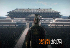 秦始皇活到楚汉之争时，他能战胜刘邦项羽吗?