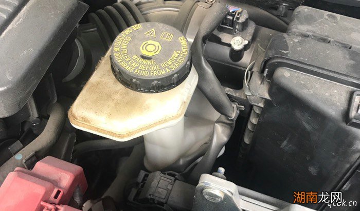 刹车油少了直接添加可以吗