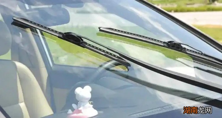 汽车雨刷不动了怎么修多少钱