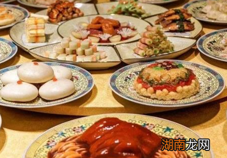 古代皇帝吃饭每道菜只吃两口 剩下的饭菜又是怎么处理的