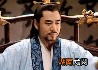 明朝时期,皇帝常服制度是如何演变的?