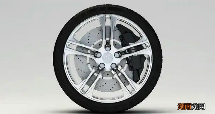 小型汽车轮胎多久换一次