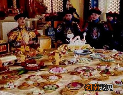 从光绪皇帝偷馒头到溥仪抢贡品 清朝皇子为何连温饱都是问题