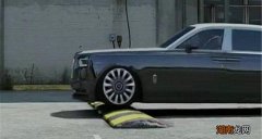 过减速带嘎吱嘎吱响怎么回事