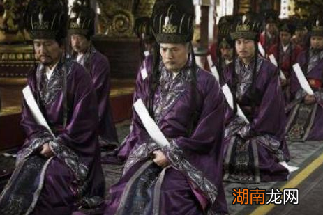 古代大臣上朝到底是什么样的 电视剧演的都是真的吗
