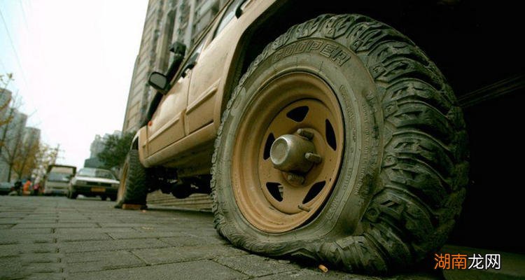 汽车轮胎没气了怎么办