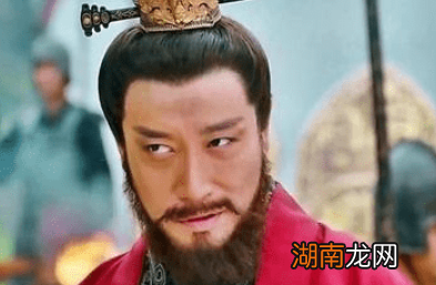 关羽温酒斩华雄,为何反而惹的袁术大怒?