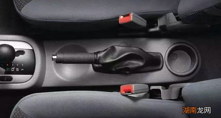 平地停车不拉手刹可以吗