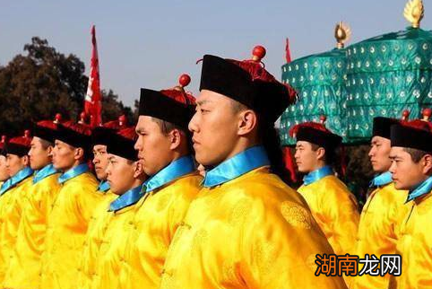 古代侍卫贴身保护皇帝 他们为何不去刺杀皇帝