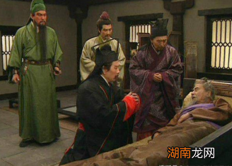 陶谦几次把徐州让给刘备的原因是什么?