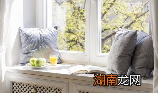 怎么把窗户上的胶纸撕下来 把窗户上的胶纸撕下来的方法