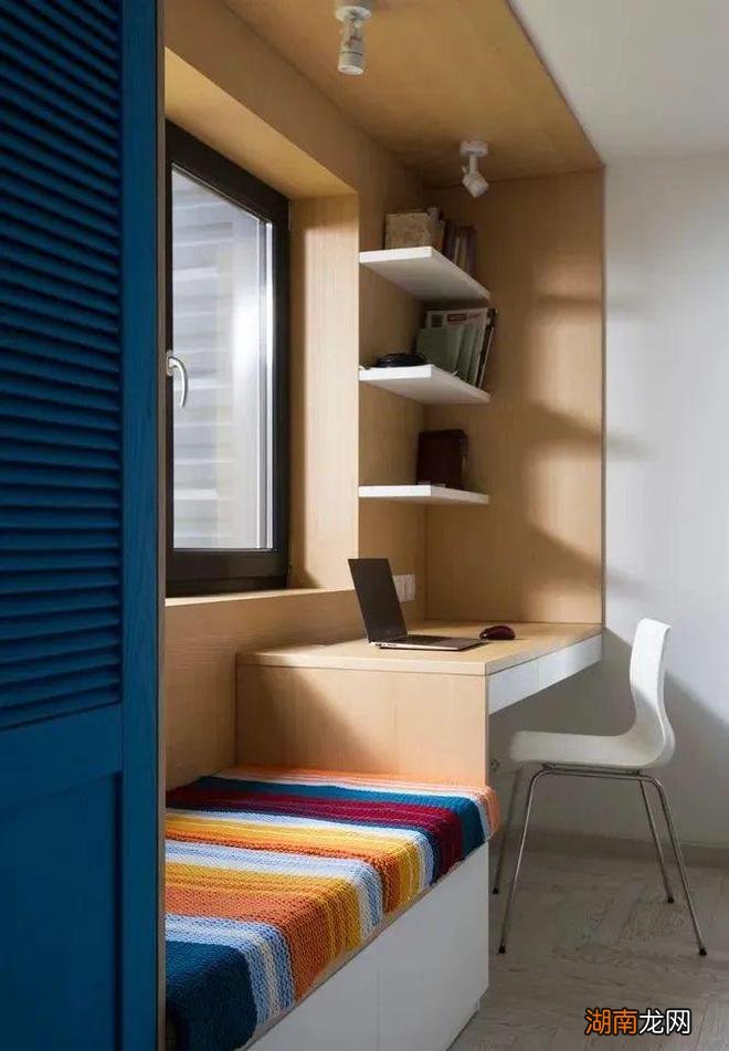 玄关柜整面到顶,收纳足了,但真算起来,还不如局部做高低台好用