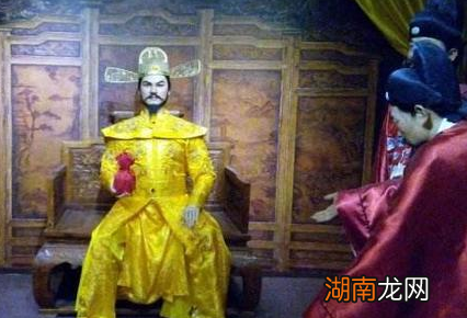 朱元璋是如何在龙湾之战中化险为夷，打败陈友谅的？