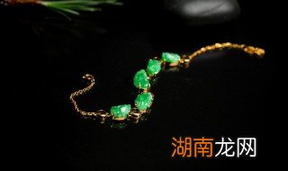 翡翠为什么起荧光 翡翠为什么会起荧光