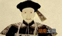 和珅进入咸安宫官学的时候吃了多少苦？