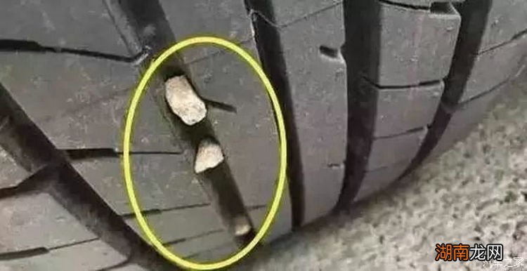 开车的时候轮胎吱吱响怎么回事