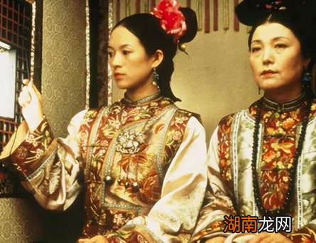 清朝时期的女子发型是什么样的 和电视剧的区别一样吗