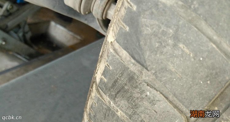 吃胎是什么原因造成的