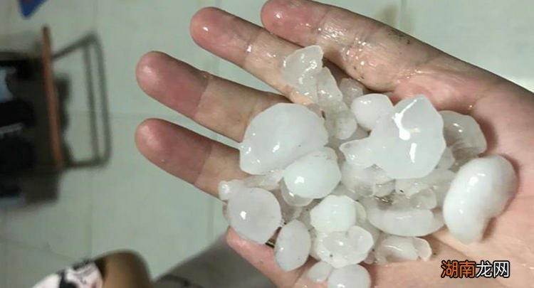 汽车被冰雹砸了保险赔吗