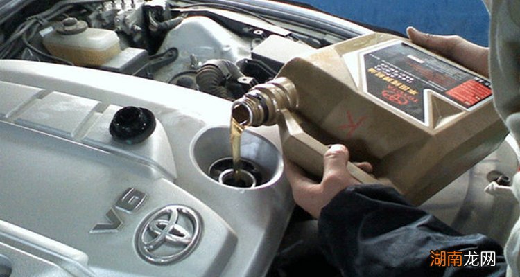 小汽车一般换机油多少钱