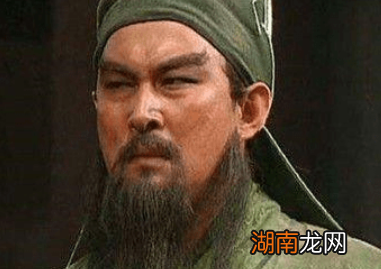 武侯祠里的关羽雕像为何都闭着眼呢?