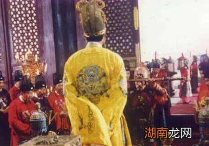 1516年的正月初一，大明王朝的朝会上发生了一件命案