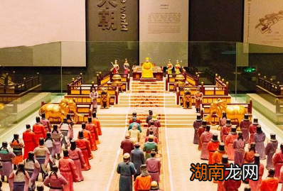 1516年的正月初一，大明王朝的朝会上发生了一件命案