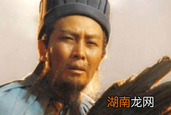 诸葛亮设空城计的时候,为何要在城楼抚琴呢?