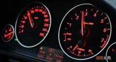 汽车转速表指针上下抖动正常吗