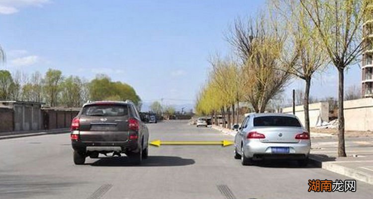 开车把握不了两边车距怎么办