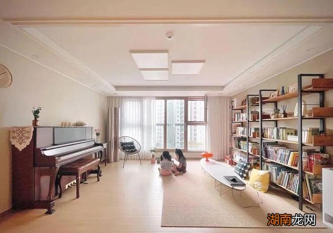 不再为了面子,客厅功能化后,整屋敞亮了,哪怕小户型也住得舒坦