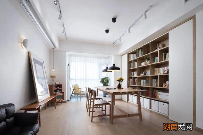 不再为了面子,客厅功能化后,整屋敞亮了,哪怕小户型也住得舒坦