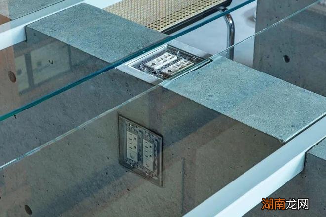 日本这个设计师做完的精装修,竟然是浓浓的「毛坯味道」