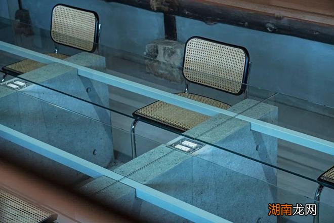 日本这个设计师做完的精装修,竟然是浓浓的「毛坯味道」