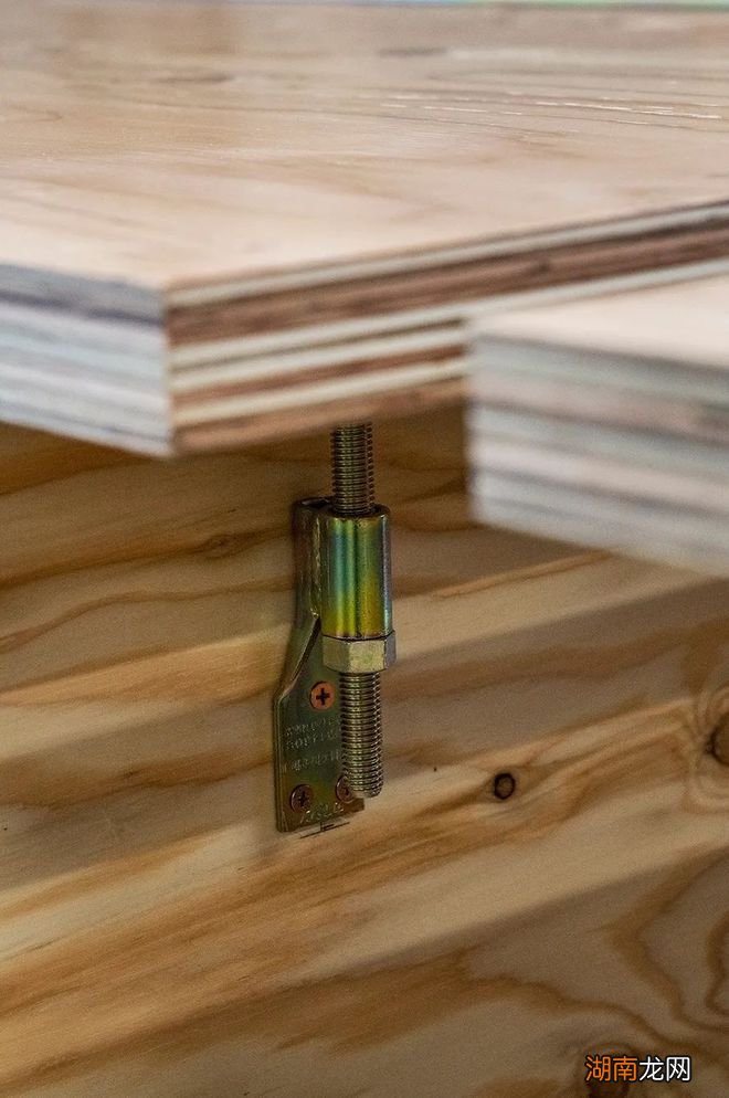 日本这个设计师做完的精装修,竟然是浓浓的「毛坯味道」