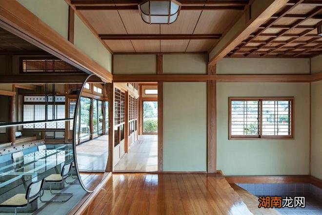 日本这个设计师做完的精装修,竟然是浓浓的「毛坯味道」