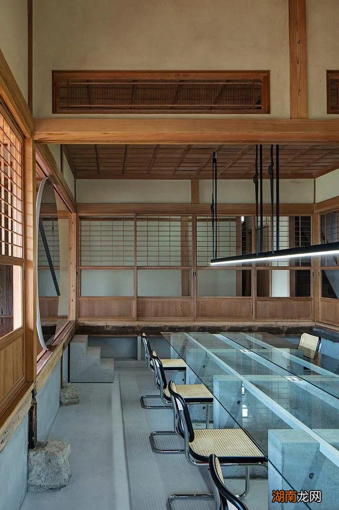 日本这个设计师做完的精装修,竟然是浓浓的「毛坯味道」