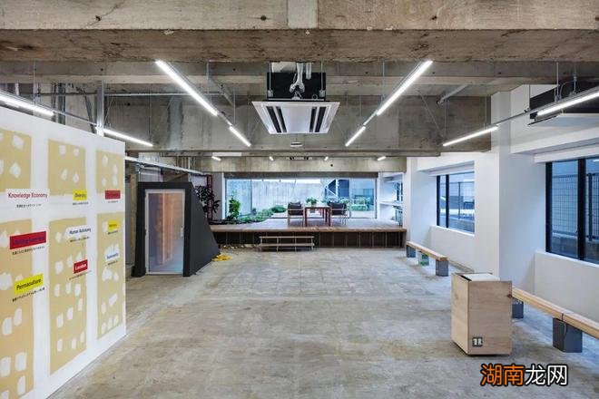 日本这个设计师做完的精装修,竟然是浓浓的「毛坯味道」