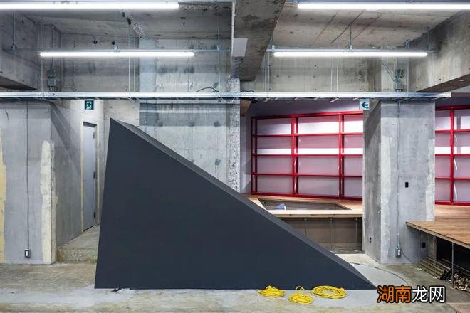 日本这个设计师做完的精装修,竟然是浓浓的「毛坯味道」