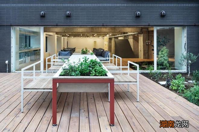 日本这个设计师做完的精装修,竟然是浓浓的「毛坯味道」