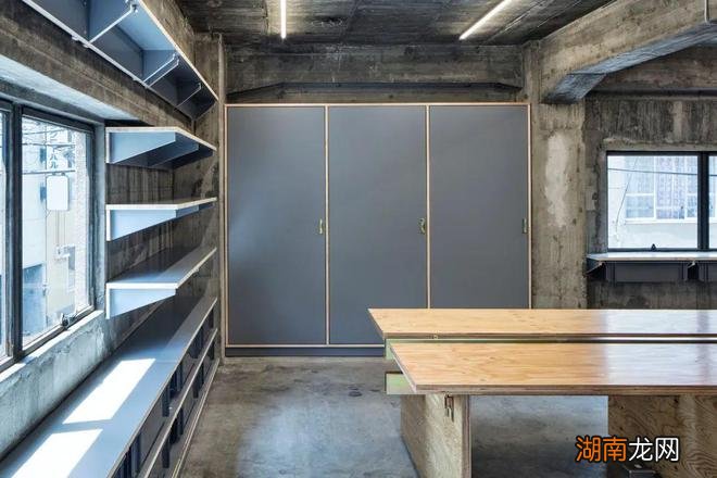 日本这个设计师做完的精装修,竟然是浓浓的「毛坯味道」