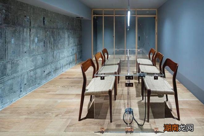 日本这个设计师做完的精装修,竟然是浓浓的「毛坯味道」