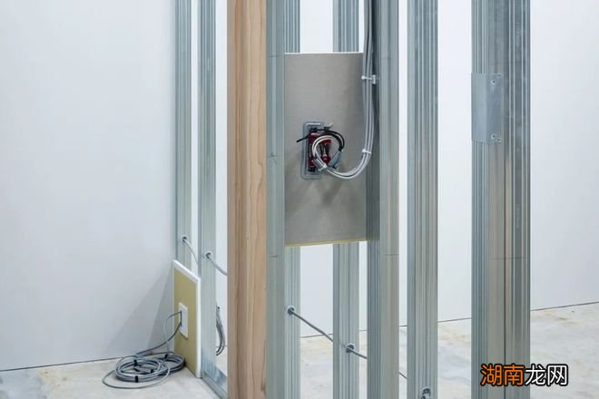 日本这个设计师做完的精装修,竟然是浓浓的「毛坯味道」