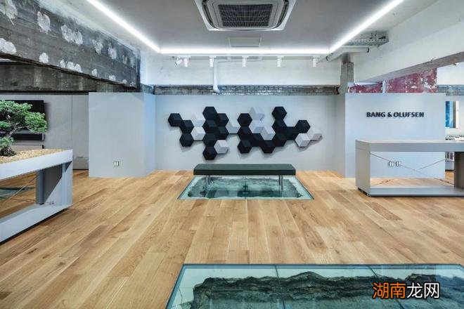 日本这个设计师做完的精装修,竟然是浓浓的「毛坯味道」