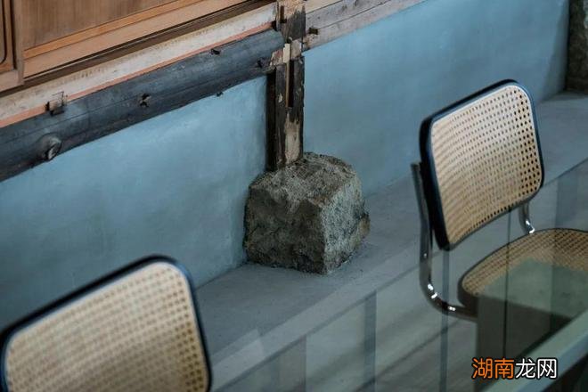 日本这个设计师做完的精装修,竟然是浓浓的「毛坯味道」