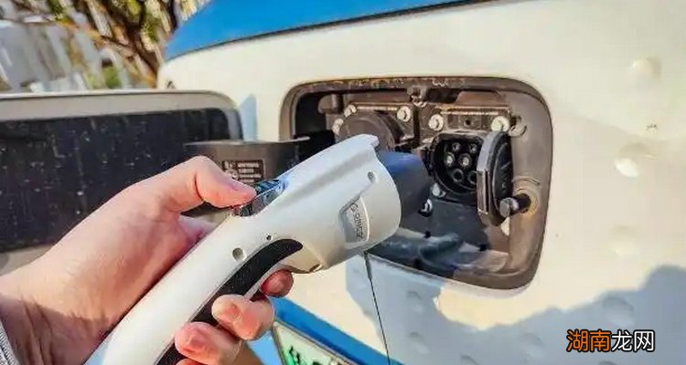 电池包加热中可以拔电吗